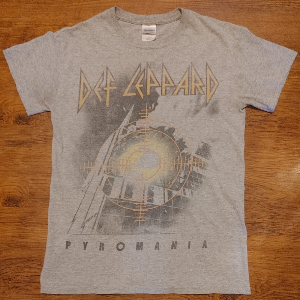 Def Leppard tee Pyromania 1983 album cover reprint 2011 shirt hair band rock 🔥
